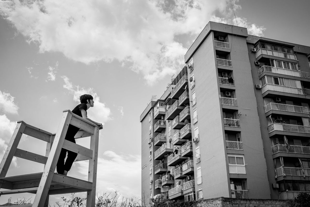 Ho annegato il mare, Installazione con torretta di legno 280 cm, 2018, Palermo